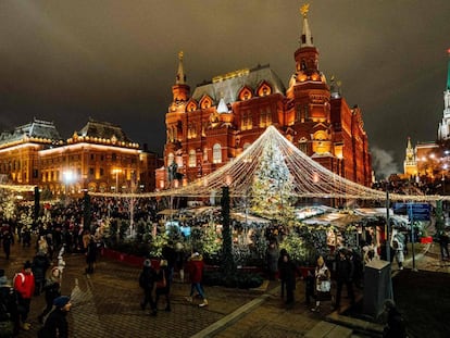 Luces de Navidad en la Plaza Roja de Moscú.