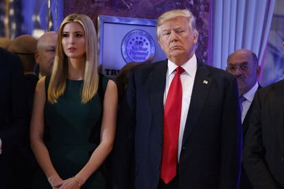 El presidente electo, Donald Trump, a su llegada a la sala de conferencias del edificio Trump, en Nueva York.