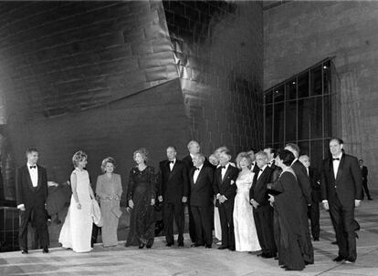Los Reyes con el lehendakari José Antonio Ardanza el día de la inauguración en octubre de 1997