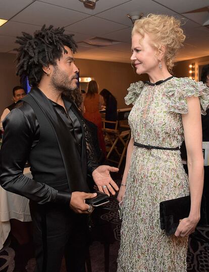 NICOLE KIDMAN Y LENNY KRAVITZ. La actriz y el cantante estuvieron juntos entre 2003 y 2005 y guardan una estupenda relación. Recientemente, la actriz ha trabajado mano a mano con Zoe Kravitz –compañera de reparto en Big Little Lies e hija del cantante– a la que no veía desde hacía mucho tiempo. Lenny Kravitz, por su parte, solo tiene buenas palabras hacia Nicole Kidman, como demostró en el programa de Andy Cohen en diciembre de 2018.