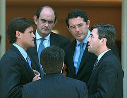 Firma del Pacto por la Justicia, el 31 de mayo del año pasado. De izquierda a derecha: Juan Fernando López Aguilar, Ignacio Astarloa, José María Michavila y Ángel Acebes. En primer término, de espalda, Javier Barrero.