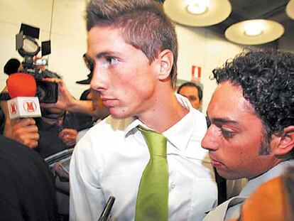 Fernando Torres tras llegar al aeropuerto de Barajas.