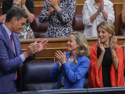 El presidente del Gobierno, Pedro Sánchez, la vicepresidenta primera y ministra de Asuntos Económicos y Transformación Digital, Nadia Calviño, y la vicepresidenta segunda y ministra de Trabajo y Economía Social, Yolanda Díaz, durante la segunda jornada del debate sobre el Estado de la Nación este miércoles en el Congreso.