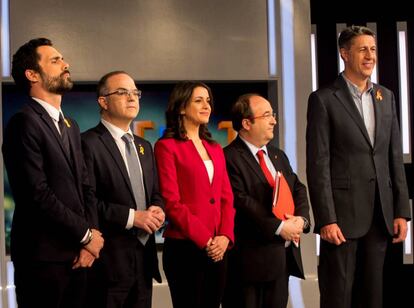 Roger Torrent (ERC), Jordi Turull (Junts per Catalunya), In&eacute;s Arrimadas (Ciudadanos), Miquel Iceta (PSC), y Xavier Garc&iacute;a Albiol (PPC), durante el primer debate electoral de los siete candidatos a las elecciones del 21de diciembre celebrado en Barcelona el pasado d&iacute;a 7.