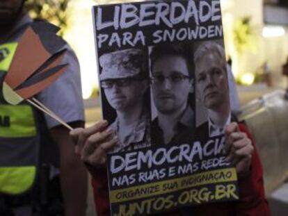 Un estudiante de la Universidad de Sao Paulo aooya a Snowden.