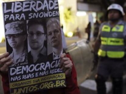 Un estudiante de la Universidad de Sao Paulo aooya a Snowden.