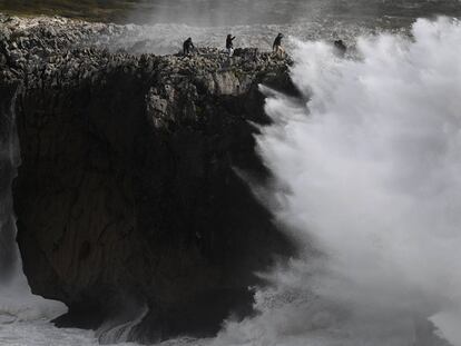 El paso del temporal Amelie por los bufones de Pría