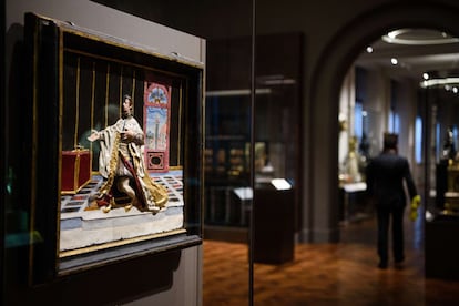 "Cosimo II de' Medici Kneeling Before an Altar" by Francesco Bianchi is displayed in the Victoria and Albert museum's new "1600-1815" galleries in London on December 7, 2015. The V&A's seven new gallery areas hold nearly 1,100 objects and will open to the public on 9 December, 2015. 
AFP PHOTO / LEON NEAL