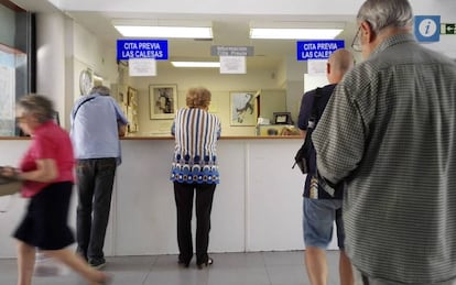 Centro de salud de Las Calesas en el distrito de Usera, ayer. 