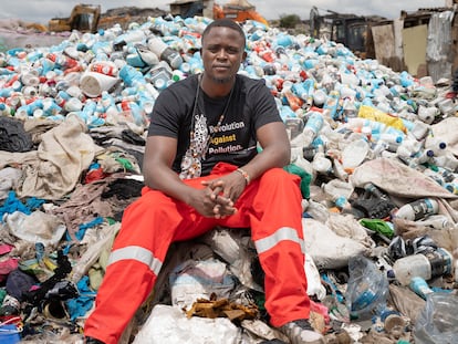 John Chweya, líder de los recolectores de basura kenianos, en el vertedero de Dandora (Nairobi) este martes.