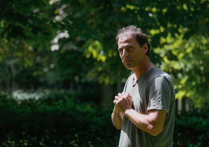 Raúl Vicente posa en el parque del Retiro de Madrid.