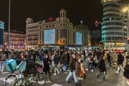 Aglomeraciones, en la plaza de Callao de Madrid.