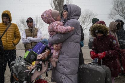 La política de puertas abiertas de Europa para los refugiados ucranianos ha sido bienvenida por la ONU, pero supone un reto añadido. Sin una vigilancia estrecha y el conveniente registro, el temor de las organizaciones es que literalmente cualquiera con malas intenciones puede ir a una frontera y capturar a sus víctimas.