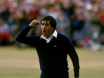 Ballesteros celebra su triunfo en el Open Británico de 1984, en Saint Andrews. Años después, se tatuó en su antebrazo derecho la imagen y la convirtió en su logotipo.