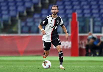 Pjanic, durante un partido de la Juventus de la temporada 2019-2020.