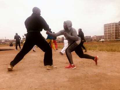 El club de kárate Jishin, durante una sesión de entrenamiento.