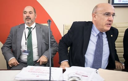 Josep Maria Padrosa (izquierda) junto al consejero de Salud, Boi Ruiz.