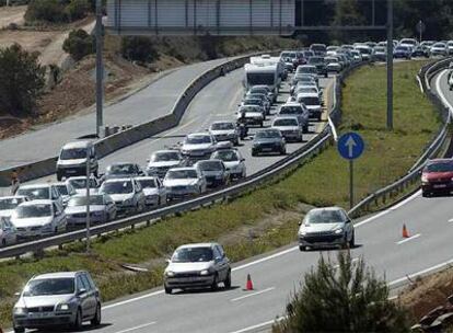 Retenciones que se registraron ayer en la AP-7 a la altura de Altafulla, en Tarragona.