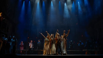 Un ensayo del musical 'Los pilares de la tierra', este martes en el Teatro EDP Gran Vía de Madrid.
