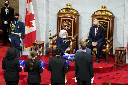 Mary Simon jura como gobernadora general de Canadá