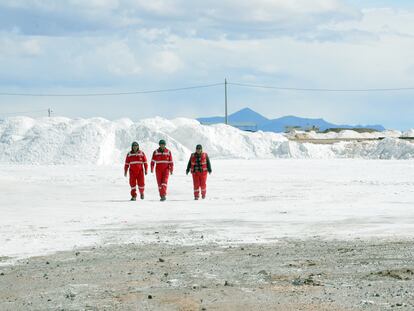 El salar de Uyuni, en Bolivia, es uno de los mayores yacimientos de litio en el planeta.