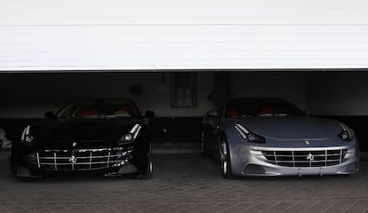 Los modelos a subasta, dos Ferrari FF (F151) de color negro y gris plateado, tienen un precio de salida de 350.000 y 345.000 euros respectivamente.