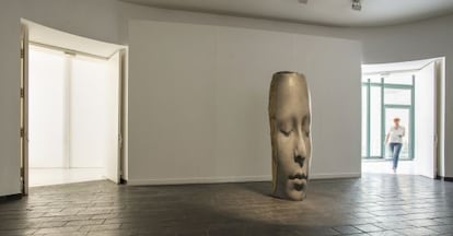 'Lou', la obra que recibe al visitante de la exposición en el Museo de Arte Moderno de Céret.