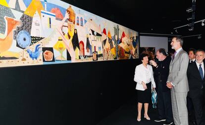 La ministra de Educación, Isabel Celaá y el Rey Felipe VI, en la inauguración de la exposición de César Manrique, este miércoles.