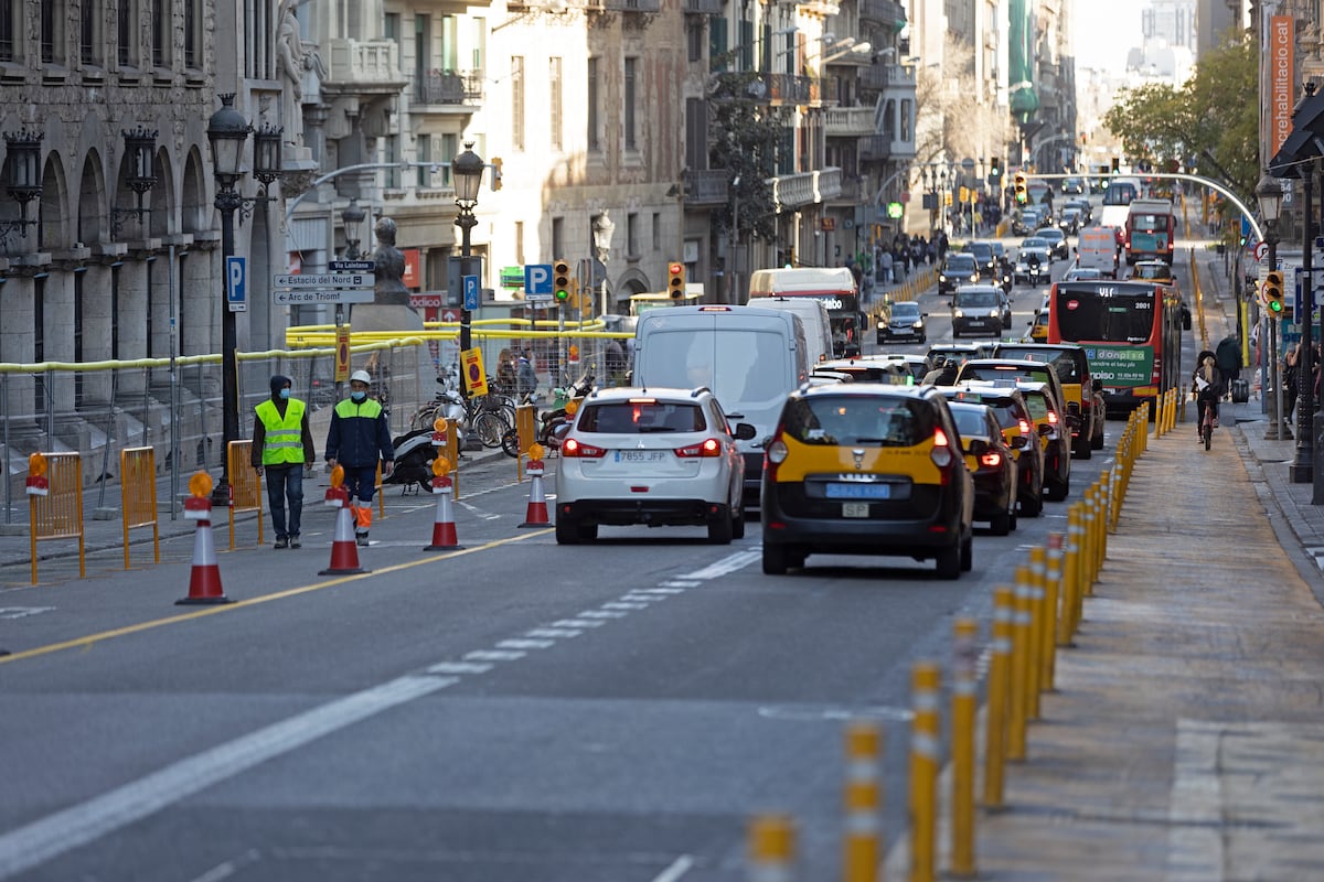 Primer día de cuatro años de obras en la Via Laietana de Barcelona ...