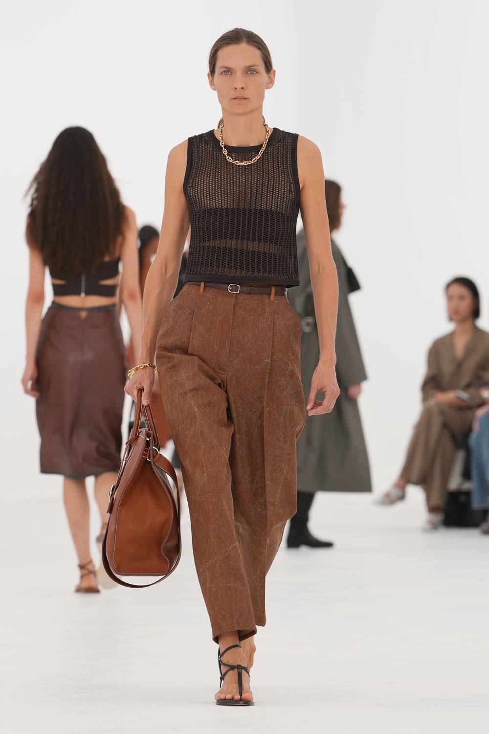 La ligereza colorida de Hermès cautiva en la semana de la moda de París