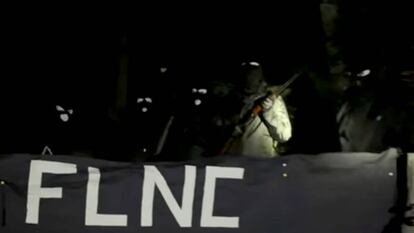 Captura del vídeo de los cinco encapuchados, publicado por diario 'Corse Matin'.