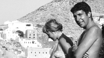 Marianne y Leonard Cohen, fotografiados en los 60 en la isla de Hidra.