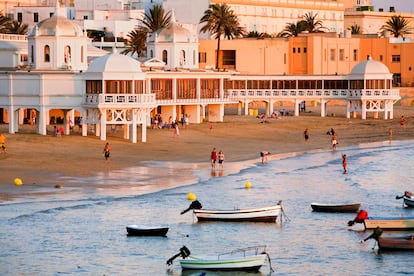 Playa de la Caleta, en Cádiz, uno de los arenales españoles con bandera azul.