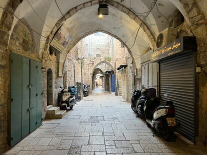 Vista de las calles vacías de la Ciudad Vieja en Jerusalén El 5 de enero de 2024.