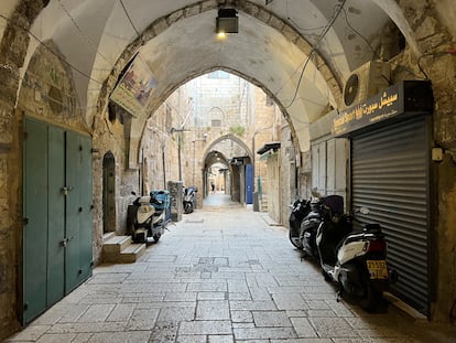 Vista de las calles vacías de la Ciudad Vieja en Jerusalén El 5 de enero de 2024.