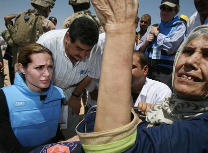 Angelina Jolie en un campo de refugiados iraquíes, en Siria.