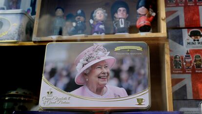 Souvenirs de Isabel II, en Windsor, Inglaterra, el 21 de abril de 2021, día del 95º cumpleaños de Isabel II.