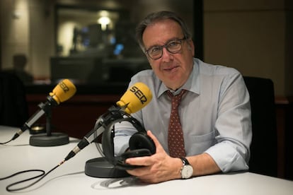 El periodista Josep Cuní als estudis de SER Barcelona.