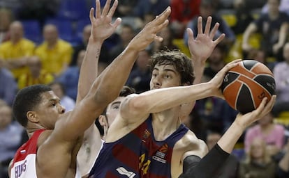 Tomic, ante Hines y De Colo.