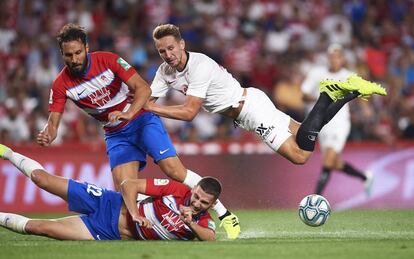 De Jong cae entre Germán y Domingos.