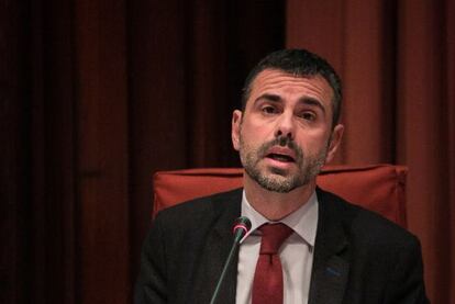 El consejero de Territorio y Sostenibilidad, Santi Vila, en el Parlament.