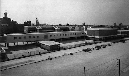 Fotografía del Colegio Alemán de Madrid publicada en la revista Arquitectura en noviembre de 1961.