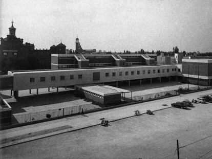 Fotografía del Colegio Alemán de Madrid publicada en la revista Arquitectura en noviembre de 1961.