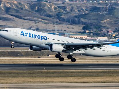 Un Airbus A330 de Air Europa, en fase de despegue.
