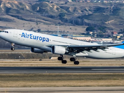 Un Airbus A330 de Air Europa, en fase de despegue.