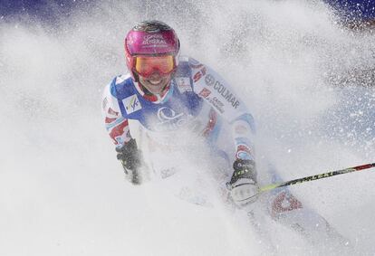 La francesa Marion Bertrand, durante el segundo eslalom gigante de la Copa del Mundo de Esquí Alpino en Schladming, Austria.