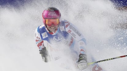 La francesa Marion Bertrand, durante el segundo eslalom gigante de la Copa del Mundo de Esquí Alpino en Schladming, Austria.