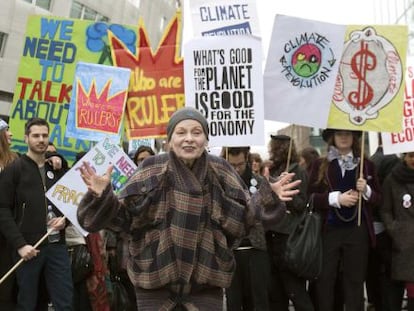 La dise&ntilde;adora Vivienne Westwood en una protesta contra el fraccionamiento hidr&aacute;ulico.