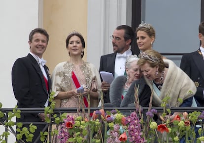 Federico y Mary de Dinamarca con Nicolás y Tatiana de Grecia junto a la rina Margarita de Dinamarca y Ana María de Grecia.