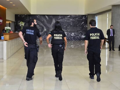 Policiais federais em S&atilde;o Paulo, durante a 23&ordf; fase da Opera&ccedil;&atilde;o Lava Jato. 